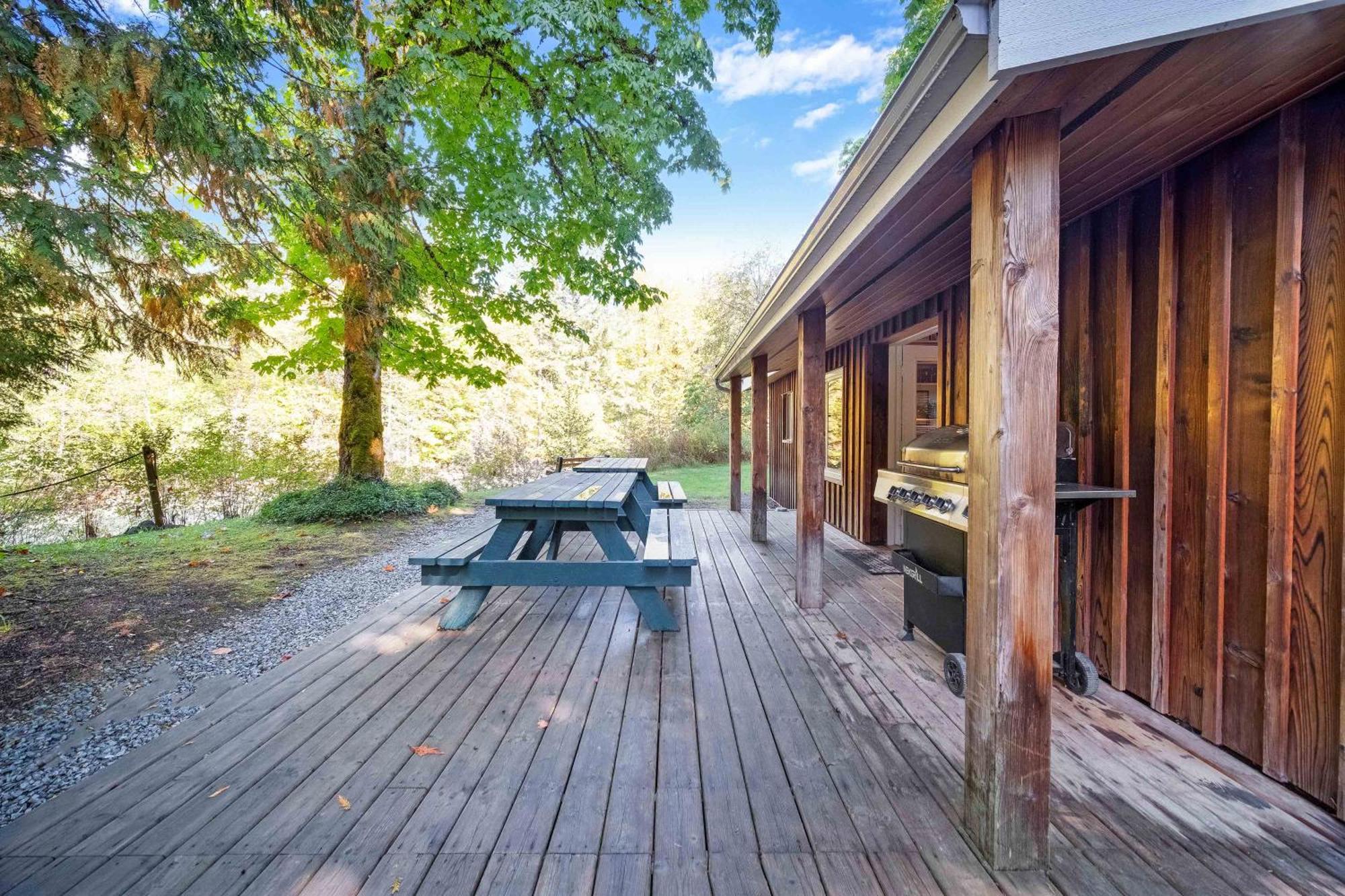 Sunwolf Riverside Cabins Brackendale Eksteriør billede