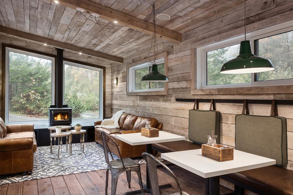 Sunwolf Riverside Cabins Brackendale Eksteriør billede